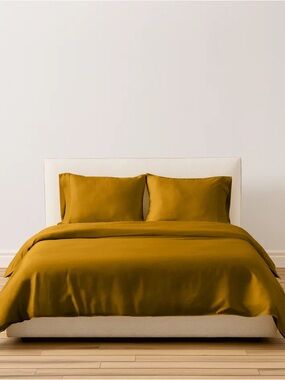 New in box Buffy breeze duvet queen ochre
